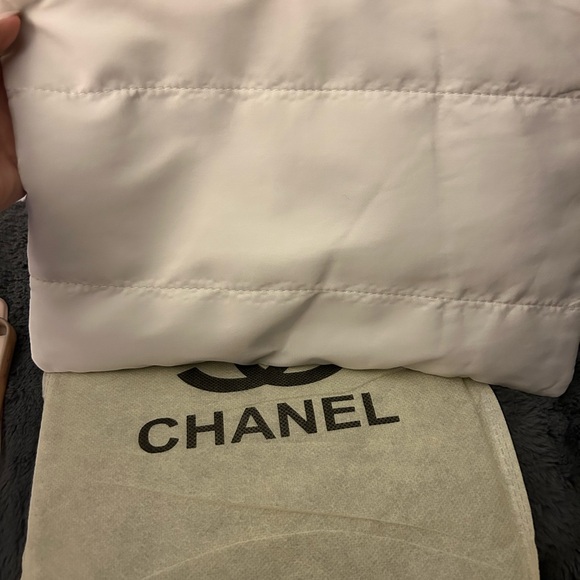 CHANEL Beauty Puffy Bag with Dust bag is included. - Picture 7 of 8